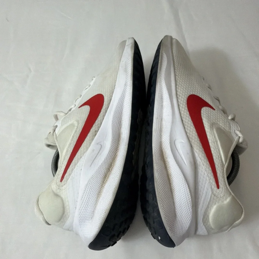 Nike Revolution 7 White University Red Size 10.5 Men FB2207-101 Gym CrossFit Run